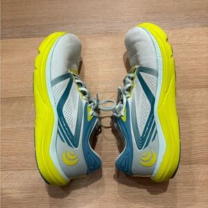 Topo Athletic Women's Magnifly 4 Road Running Shoes